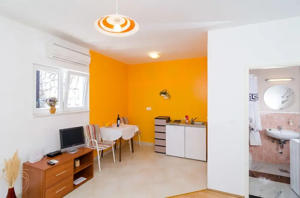 Apartments & Rooms Tapera