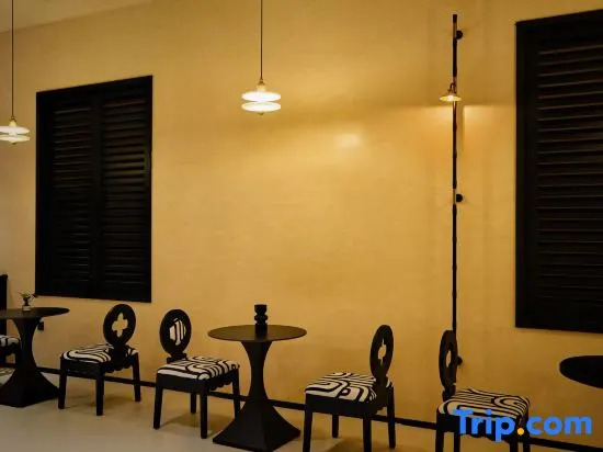 Too Hen not too late designer hotel