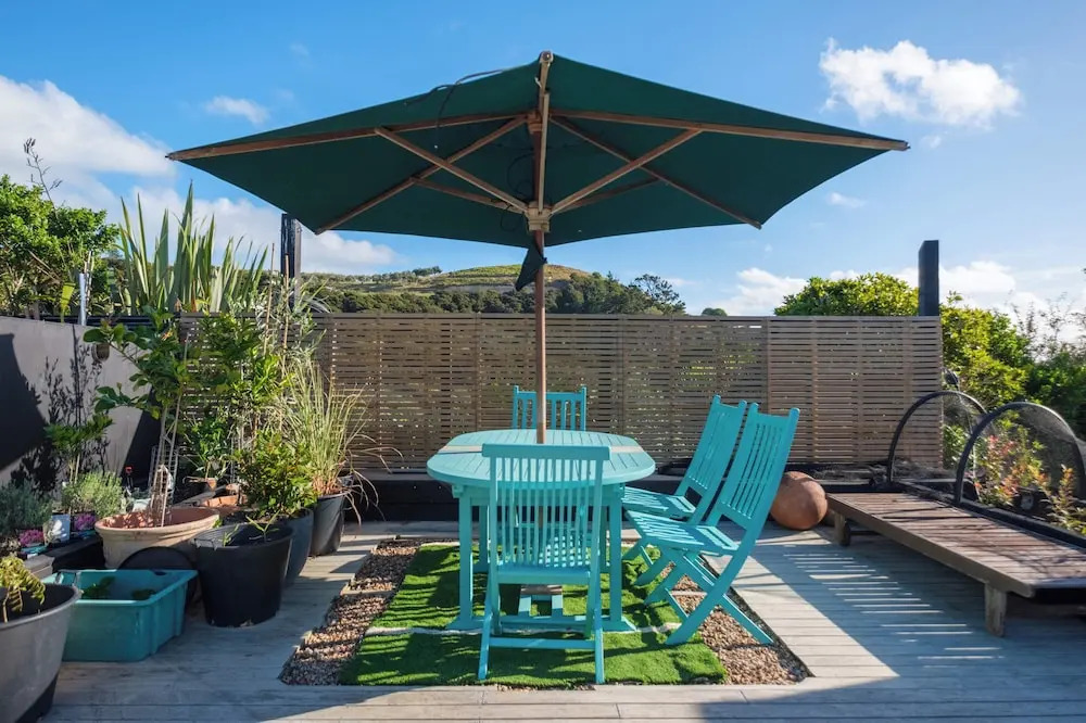 Wharetana Bay Villa with private walkway to beach