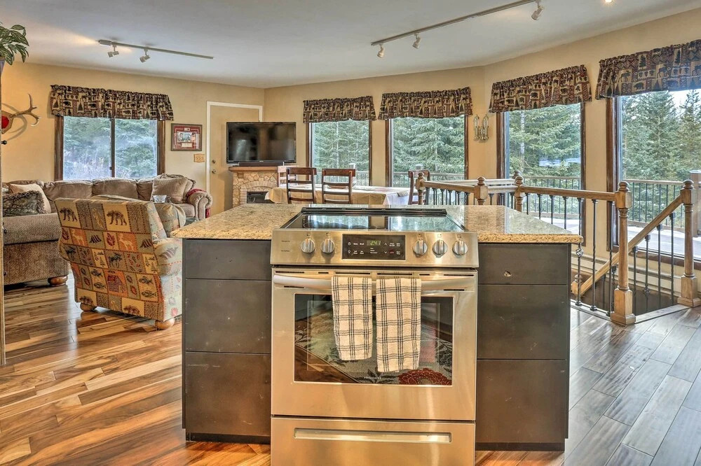 3 Mi to Ski Slopes! Hot Tub Haven in Breckenridge