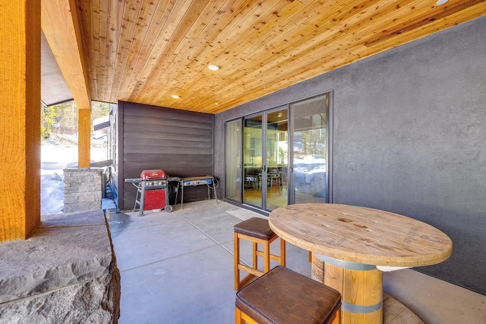 Luxe Soda Springs Retreat: Modern & Spacious!