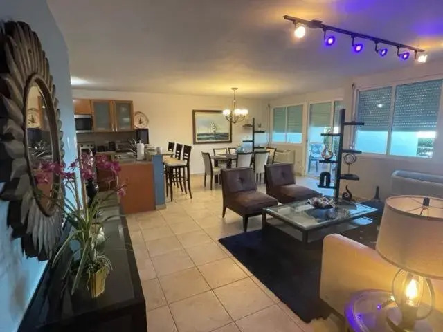 3 Bedroom Apt. Close to Main Beaches/Attractions