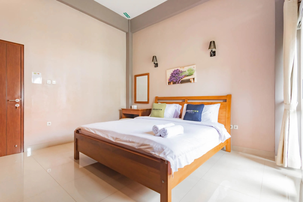 Urbanview Hotel Syariah Insani Cisarua Puncak