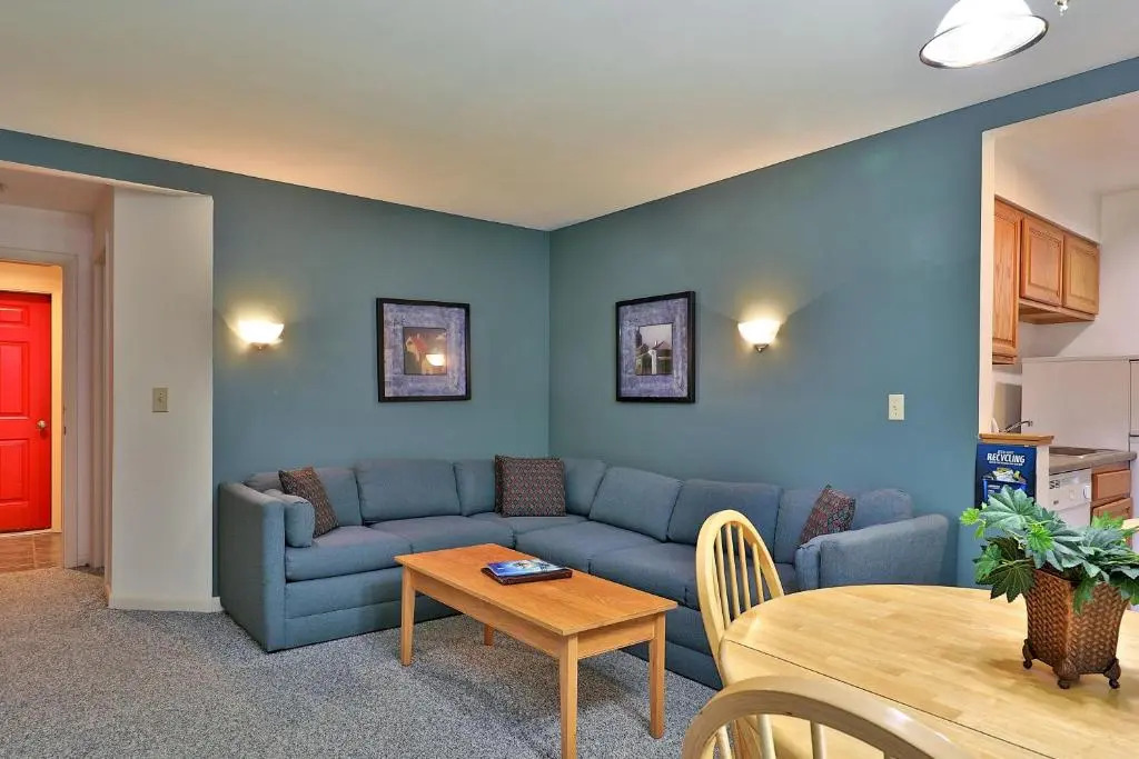 Cedarbrook Queen Suite 109