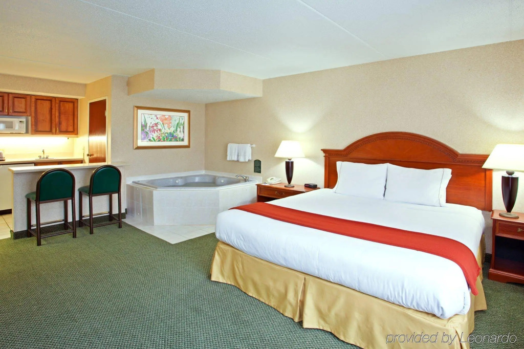 Holiday Inn Express Pittsburgh-Bridgeville by IHG