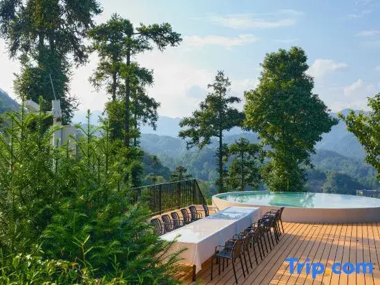 Pure Cloud Hotel