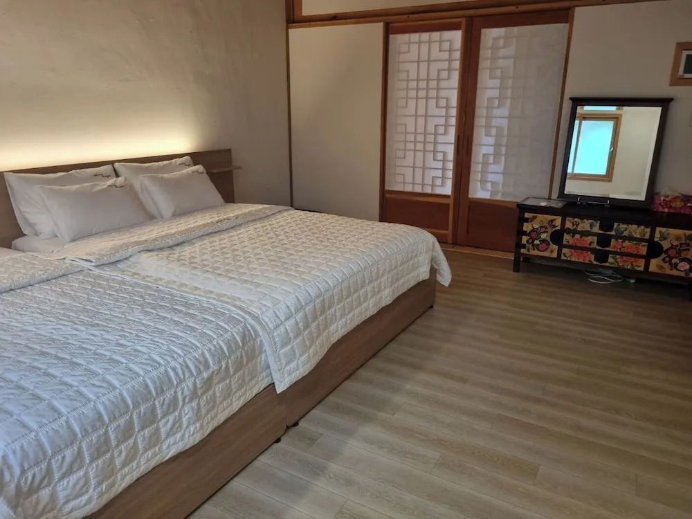 Wiyeonjae Hanok Stay