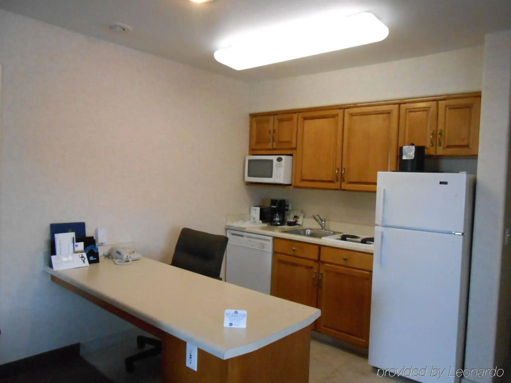 Best Western Plus A Wayfarers Inn & Suites