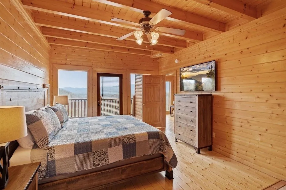Blue Ridge Refuge 8 Bedroom Cabin by Redawning