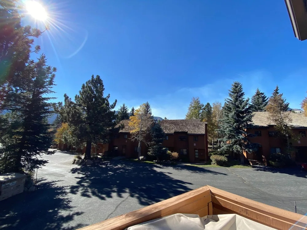 Snowflower 68 Spacious End Unit With Great Complex Amenities, Quiet Location by RedAwning