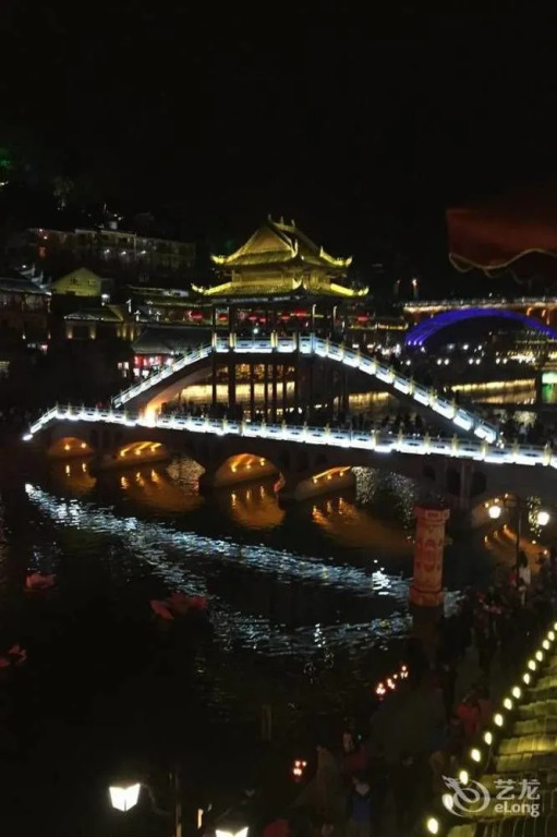 Yijianglou River View Inn (Fenghuang Old Town River View)