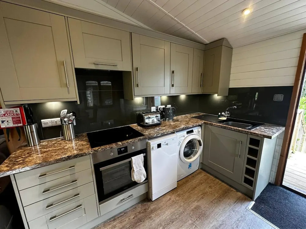 Serene Watermouth Cabin Retreat With Hot Tub & Stunning Coastal Views