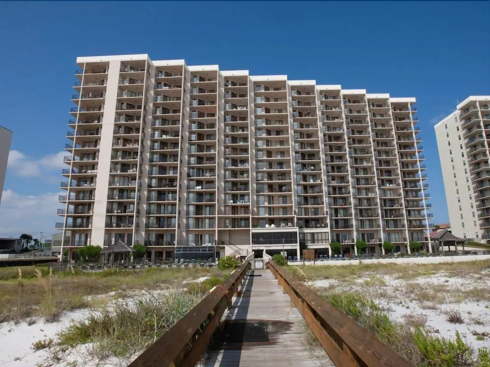 Phoenix East 301 - 3 Br condo by RedAwning