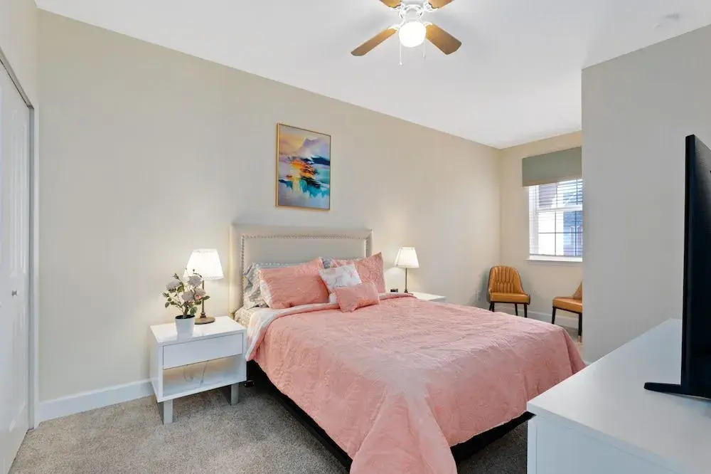 Simply Comfort Amazing 5bd Townhouse