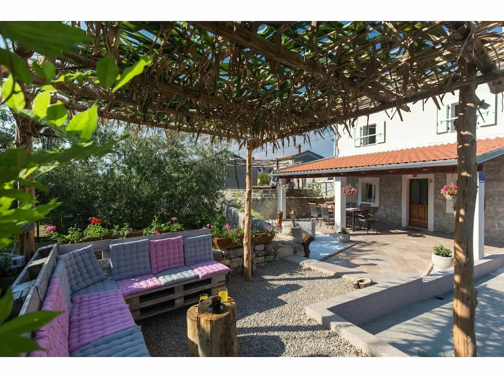 Stylish Villa in Milohnici With Private Terrace