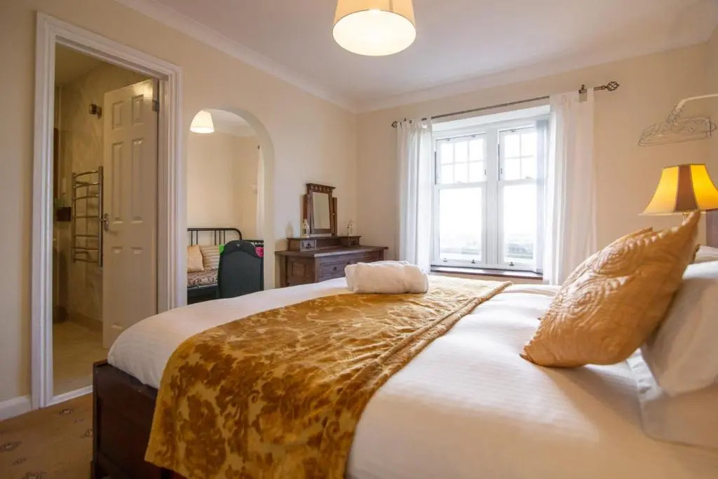 Kings Acre spacious 4 bed with Breath-taking views
