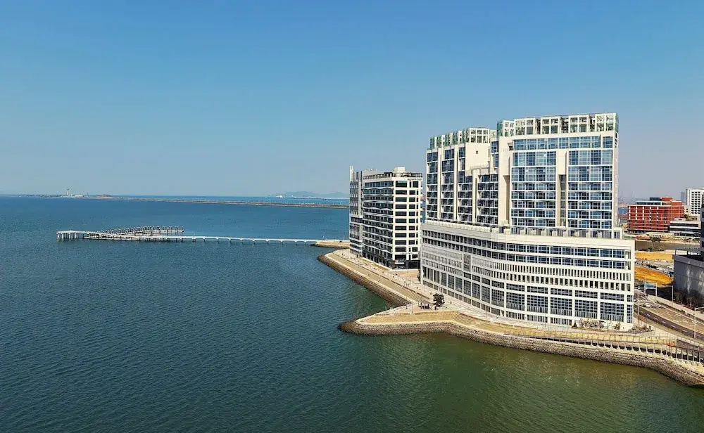 WAVEM HOTEL East