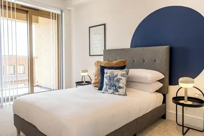 Modern Apts with Balcony in Mitcham