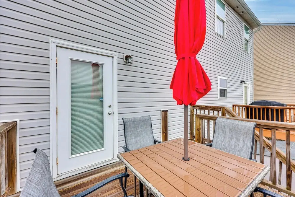 1 Mi to Ocean: Modern Carolina Beach Townhome