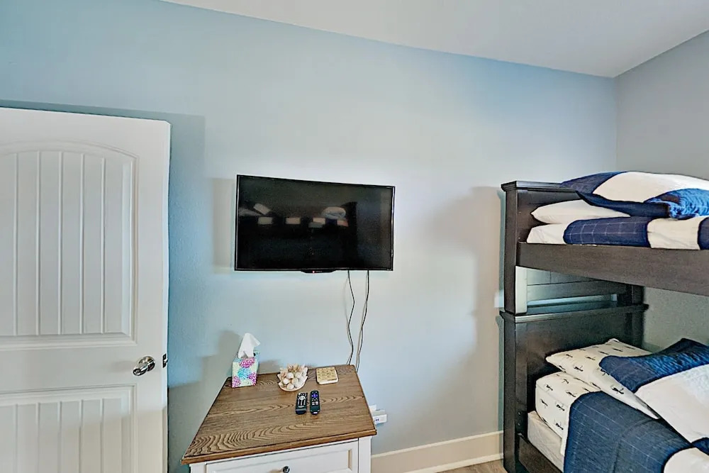 Gulf-view - Walk To Beach! 3 Bedroom Home