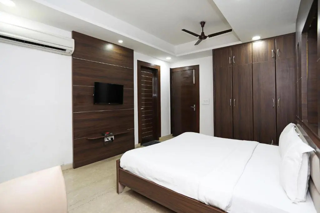 SPOT ON 74538 Hotel New Royal Lodging Boarding