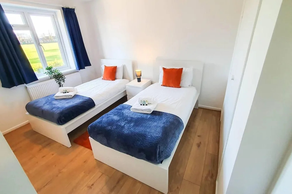 Impeccable 4-bed House in Cheltenham