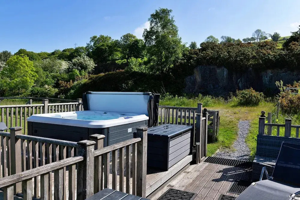 Cottage in Conwy With Hot Tub & Mountain Views