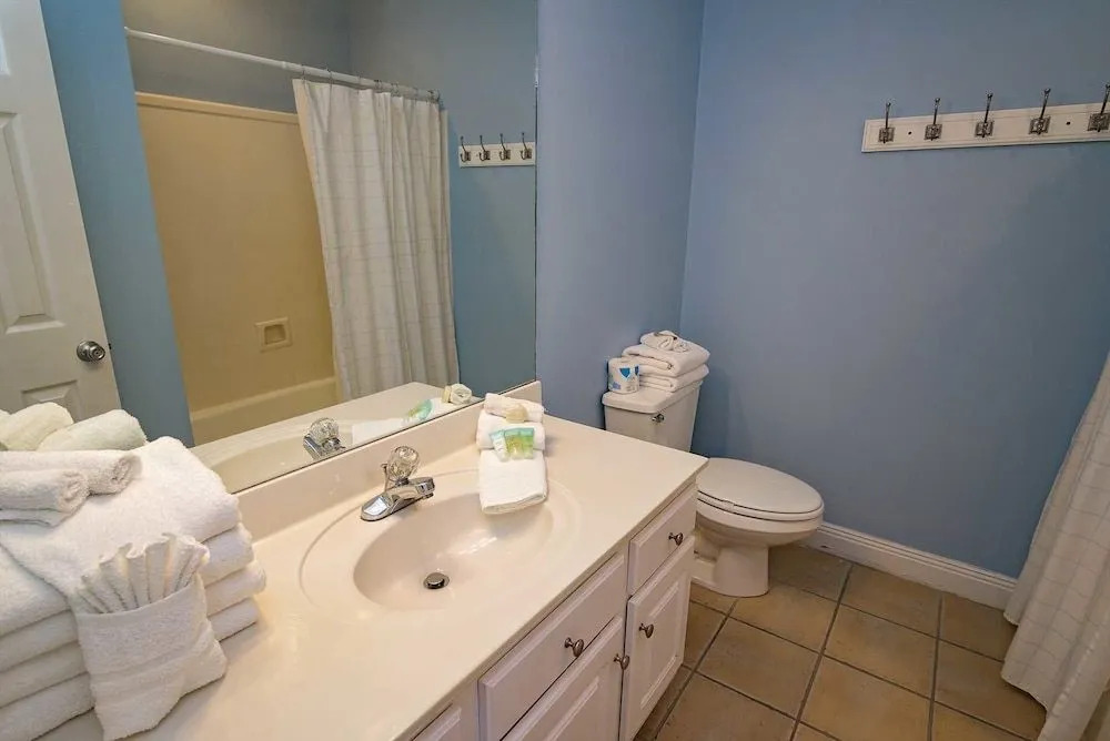 Sand Crab East Beach House 4 Bedrooms 3.5 Bathrooms Home