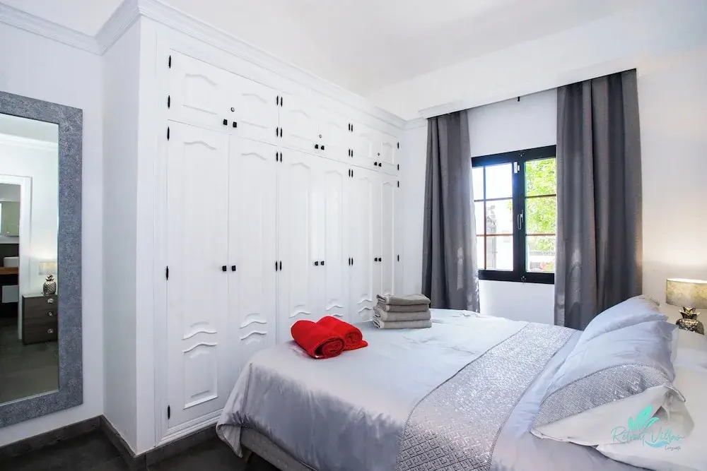 Gorgeous Newly Renovated 4-bedroom Villa!