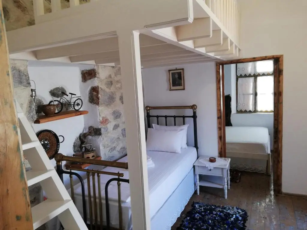 Yalos House