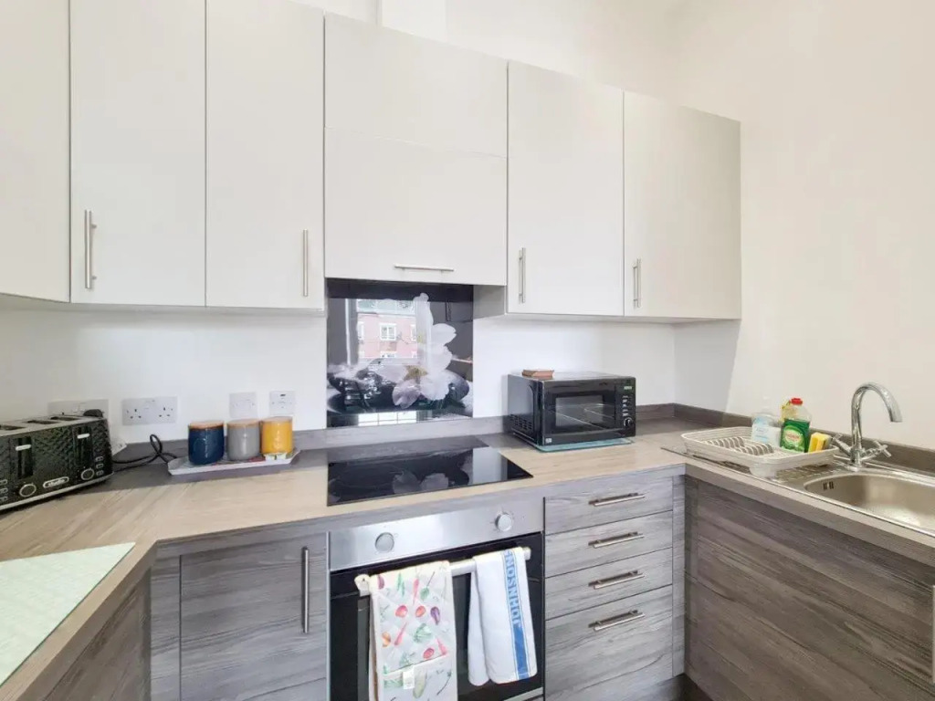 Brand New 2 Bedroom Regency Apartment In Cheltenham Town Centre - Sleeps Up To 6