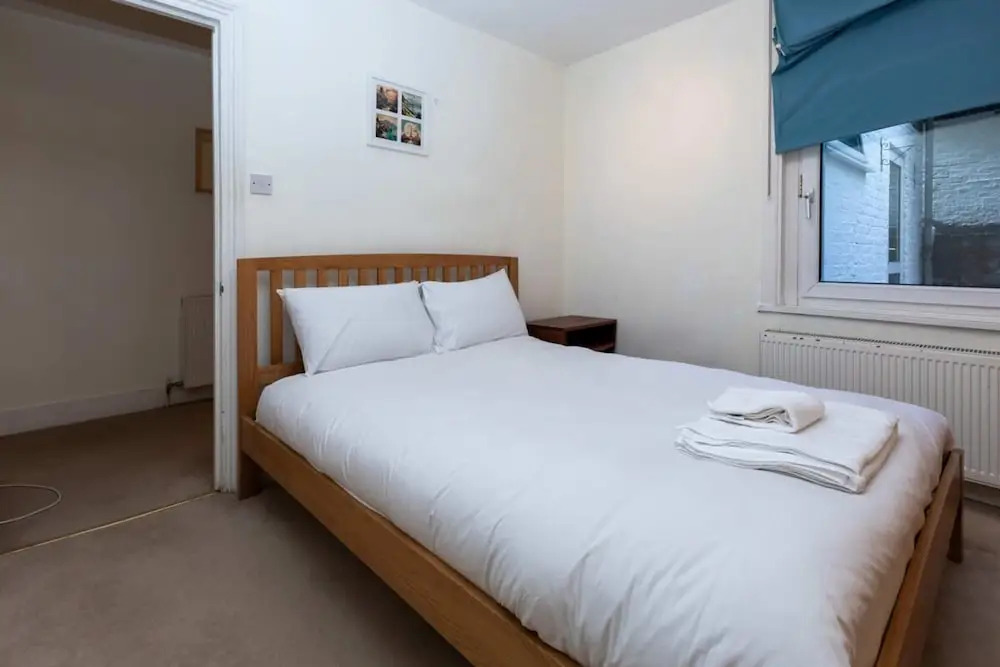 Spacious 1BD Flat w/ Garden - Hammersmith!