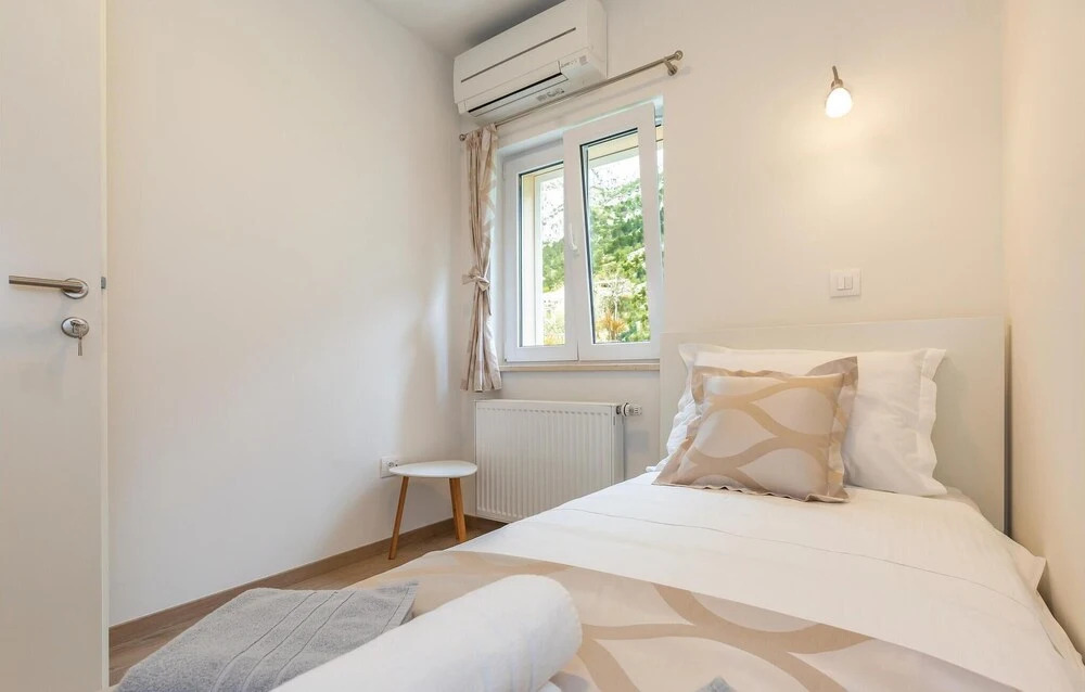 Beautiful Apartment in Makarska With 3 Bedrooms and Wifi