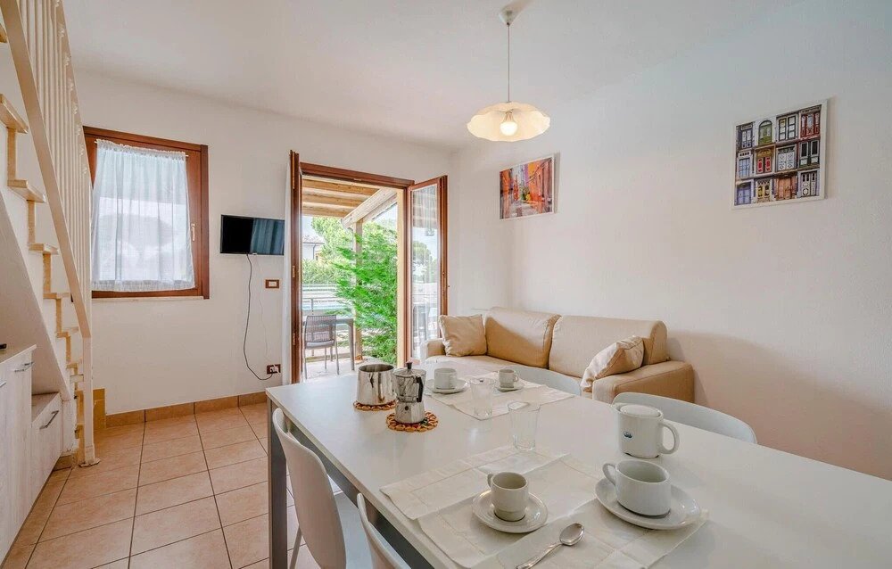 3 Bedroom Lovely Home In Albarella Ro