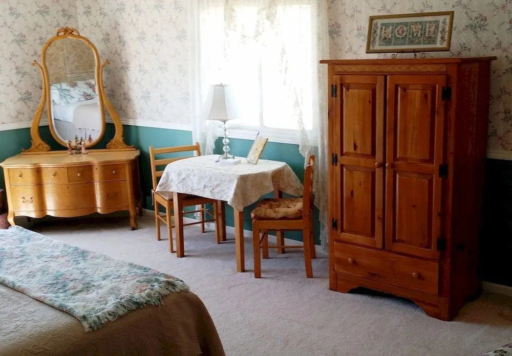 Sweetgrass Inn Bed & Breakfast