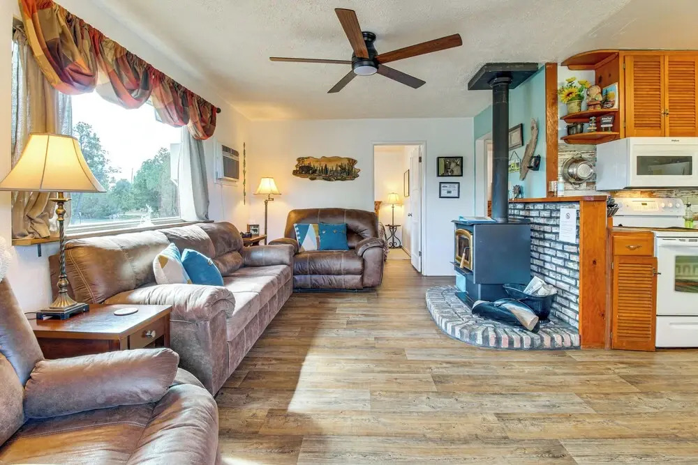 Hike & Fish: Family Escape w/ Fire Pit in Heber!