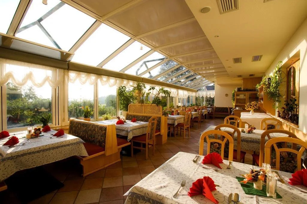 Hotel Weiss S