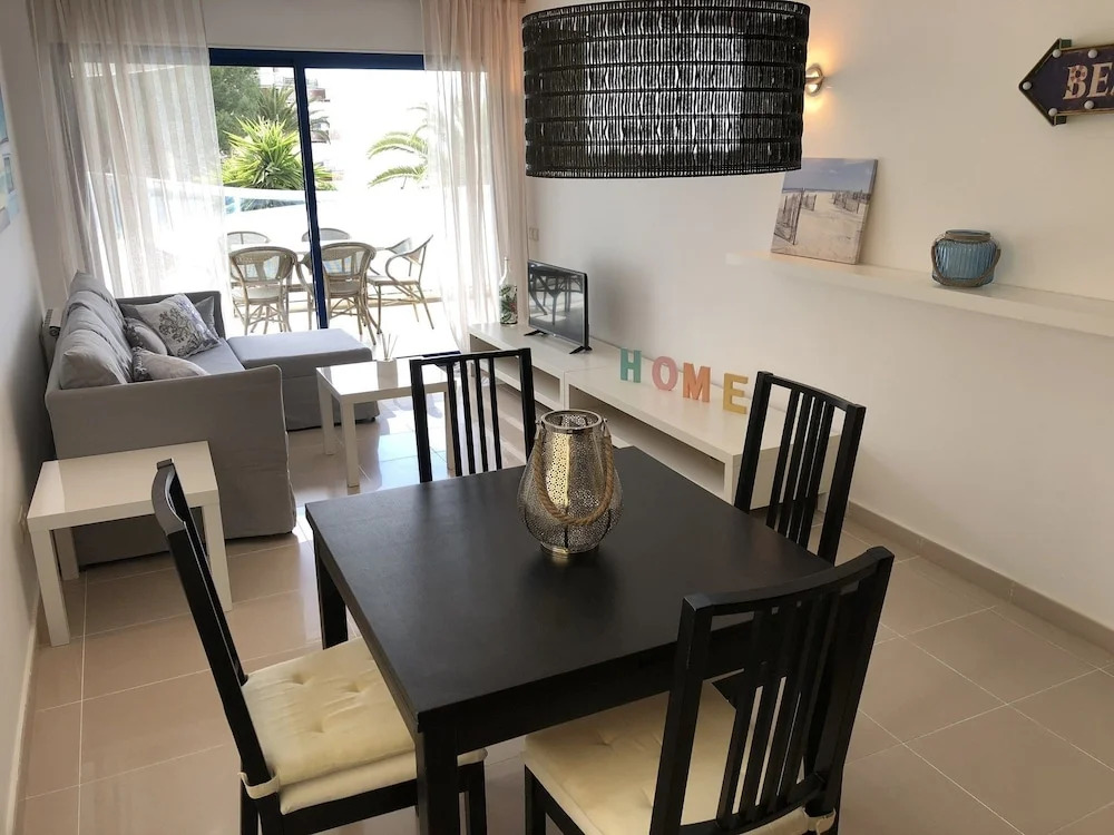T&H Les Ones Family Apartments