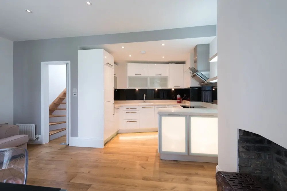 Delightful Dalston Home with Beautiful Balcony