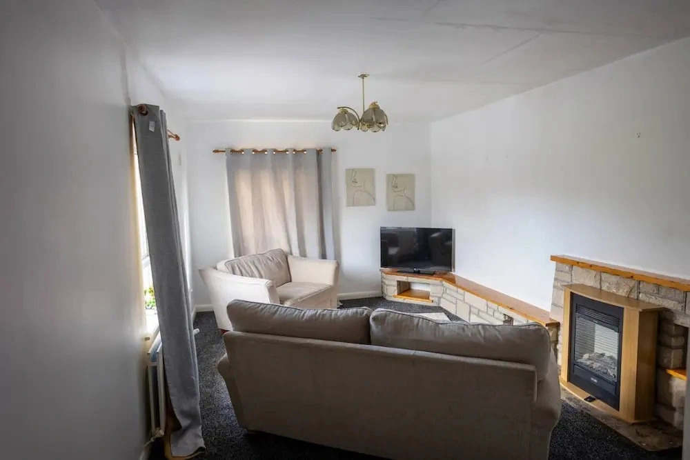 Charming 2BR Maisonette in Carlisle Center