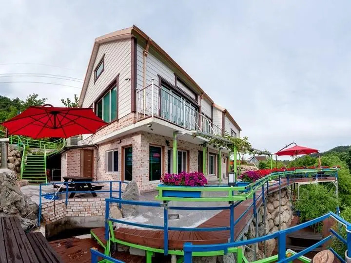 Hwachaebong Gaegok Pension