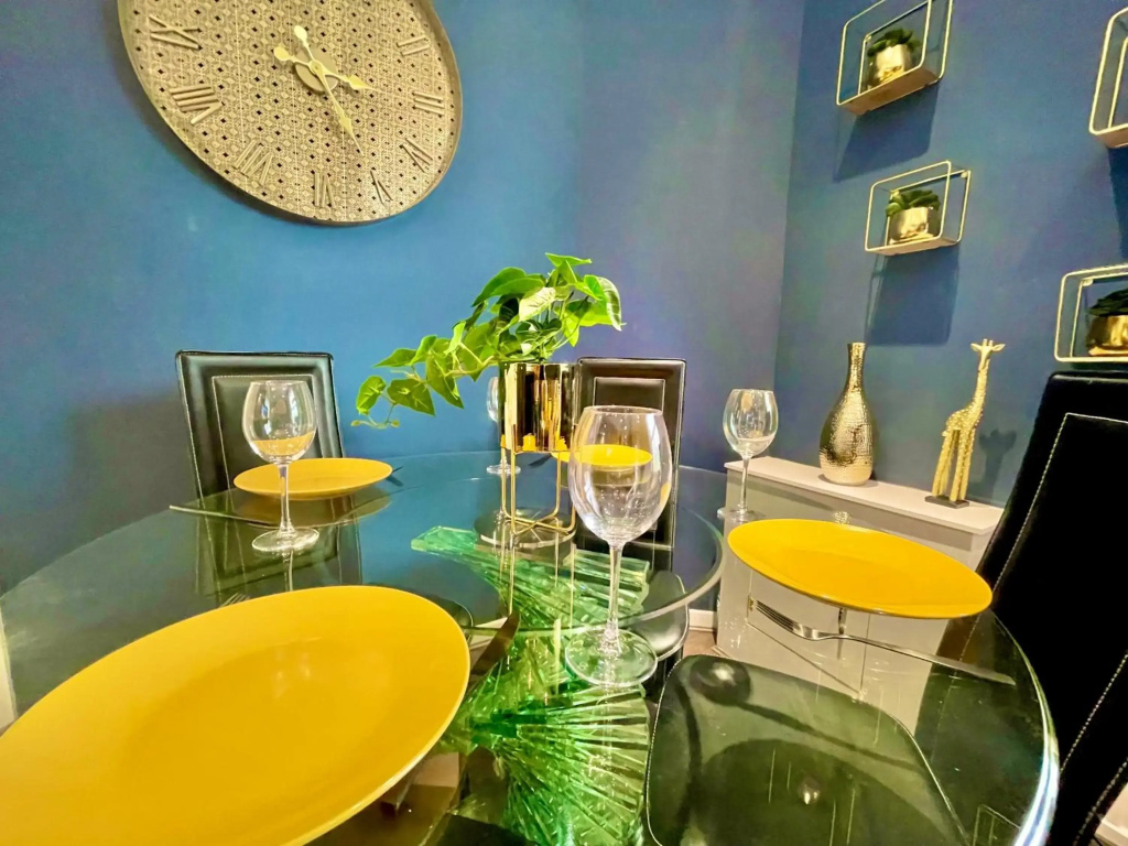 A Cozy Oasis - A Stroll from Gardens to Beach - With Parking