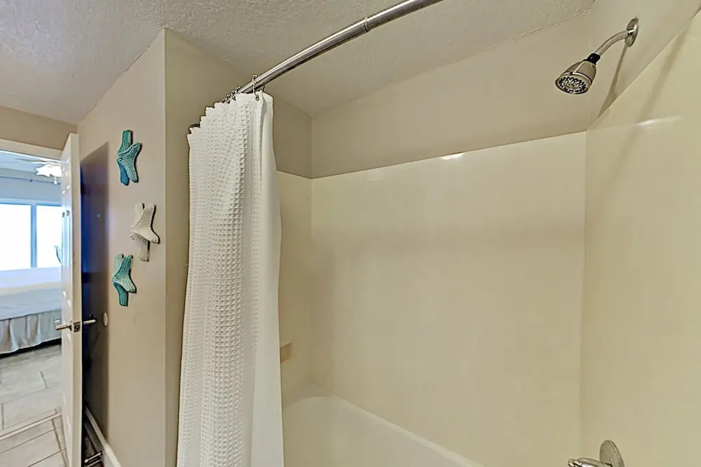 Gulf-front Getaway: Pools, Hot Tub - Steps To Sand 2 Bedroom Condo