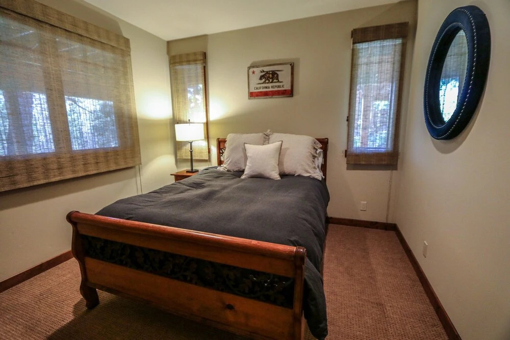 Graystone 2110 5-Star Luxury House with Private Jacuzzi and Double Garage by RedAwning