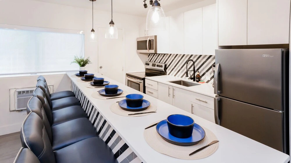 1 BR APT 6min walk Miami Beach Kitchen 02