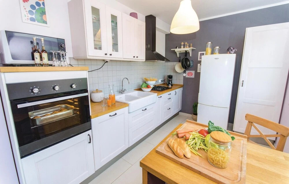 3 Bedroom Beautiful Home In Jadranovo