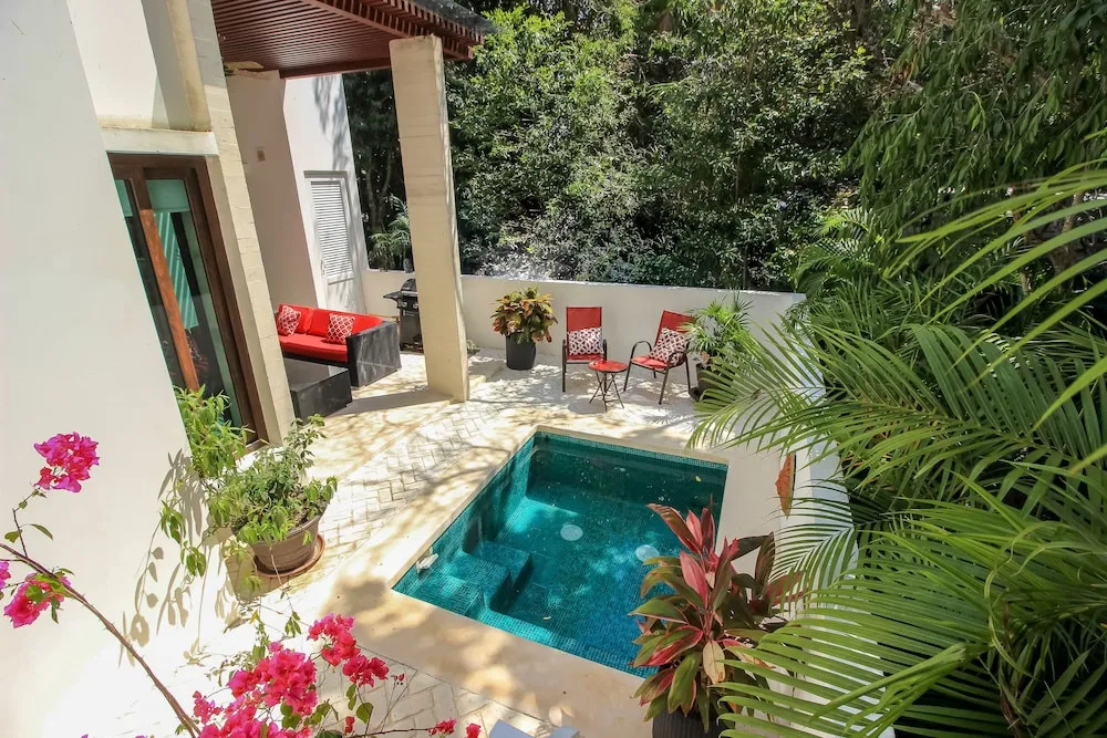 House with Hot Tub on Rooftop by Olahola