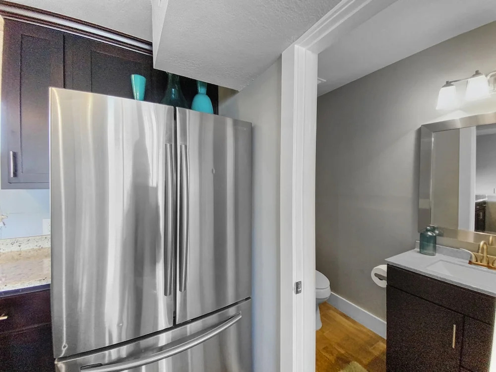 Shoreline Townhomes #10 - 2 Br townhouse by RedAwning