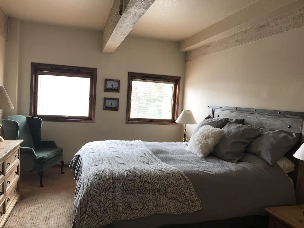 The Christophe 704 - 1 Bdrm - Great Hiking & Mtn Biking! Condo