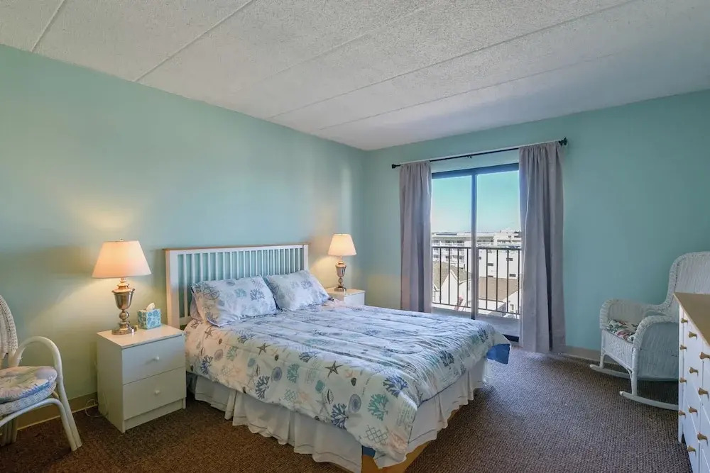 Simple North Wildwood Condo - Steps to Beach!